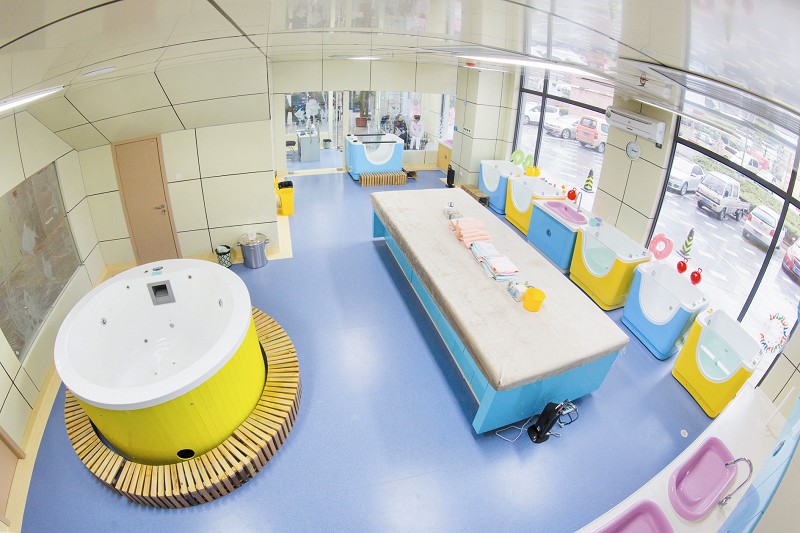 嬰兒洗浴中全套設(shè)備